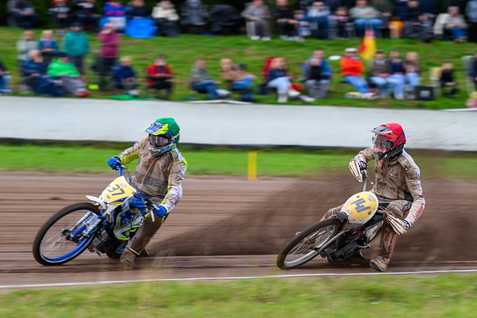 Chris Harris (37) of Great Britain in Green leading Andrew Appleton (141) of Great Britain in Red durng the FIM Long Track World Championship Final 4, at the Speed Centre Roden, Netherlands on Sunday 21st September 2025. (Photo: Ian Charles | MI News)during the FIM Long Track World Championship Final 4, at the Speed Centre, Roden on Sunday 21st September 2025. (Photo: Ian Charles | MI News)