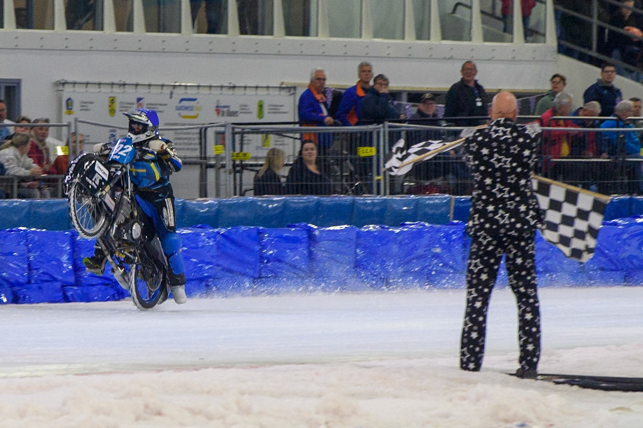 Niclas Svensson (192) of Sweden celebrates with a wheelie as he wind the Grand Final in Final 3 during the FIM Ice Speedway Gladiators World Championship, Final 3 at the Ice Stadium, Thialf, Heerenveen on Saturday 5th April 2025. (Photo: Ian Charles | MI News)