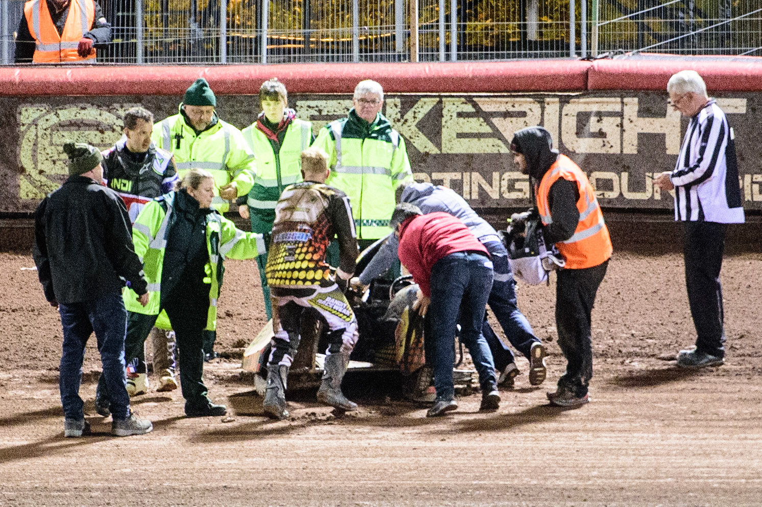 MANCHESTER, UK. OCT 30TH   Medics and track staff at the crashed sidecar during the Manchester Masters Sidecar Speedway and Flat Track Racing at the National Speedway Stadium, Manchester on Saturday 30th October 2021. (Credit: Ian Charles | MI News)