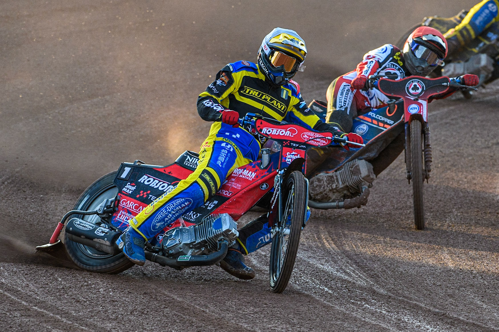 Tobiasz Musielak (White) leads Brady Kurtz (Red) during the Sports Insure Premiership match between Belle Vue Aces and Sheffield Tigers at the National Speedway Stadium, Manchester on Monday 7th August 2023. (Photo: Ian Charles | MI News)