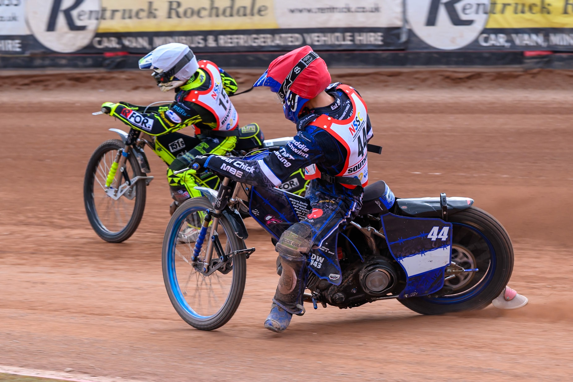 BRITISH YOUTH CHAMPIONSHIP (500cc): Charlie Southwick (44) in Red chases Oli Bovingdon (15) in White during the British Youth Speedway Championship at the National Speedway Stadium, Manchester on Sunday 10th May 2026. (Photo: Ian Charles | MI News)