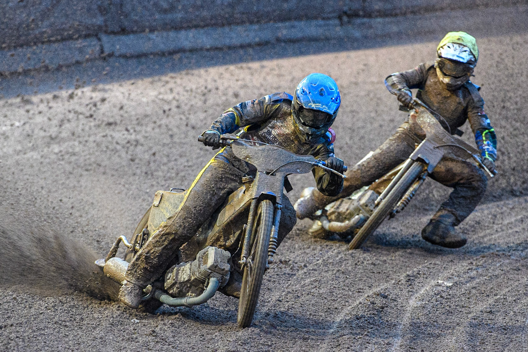 Kyle Howarth (Blue) leads Connor Mountain (Yellow) during the Sports Insure British Speedway Final at the National Speedway Stadium, Manchester on Monday 14th August 2023. (Photo: Ian Charles | MI News)