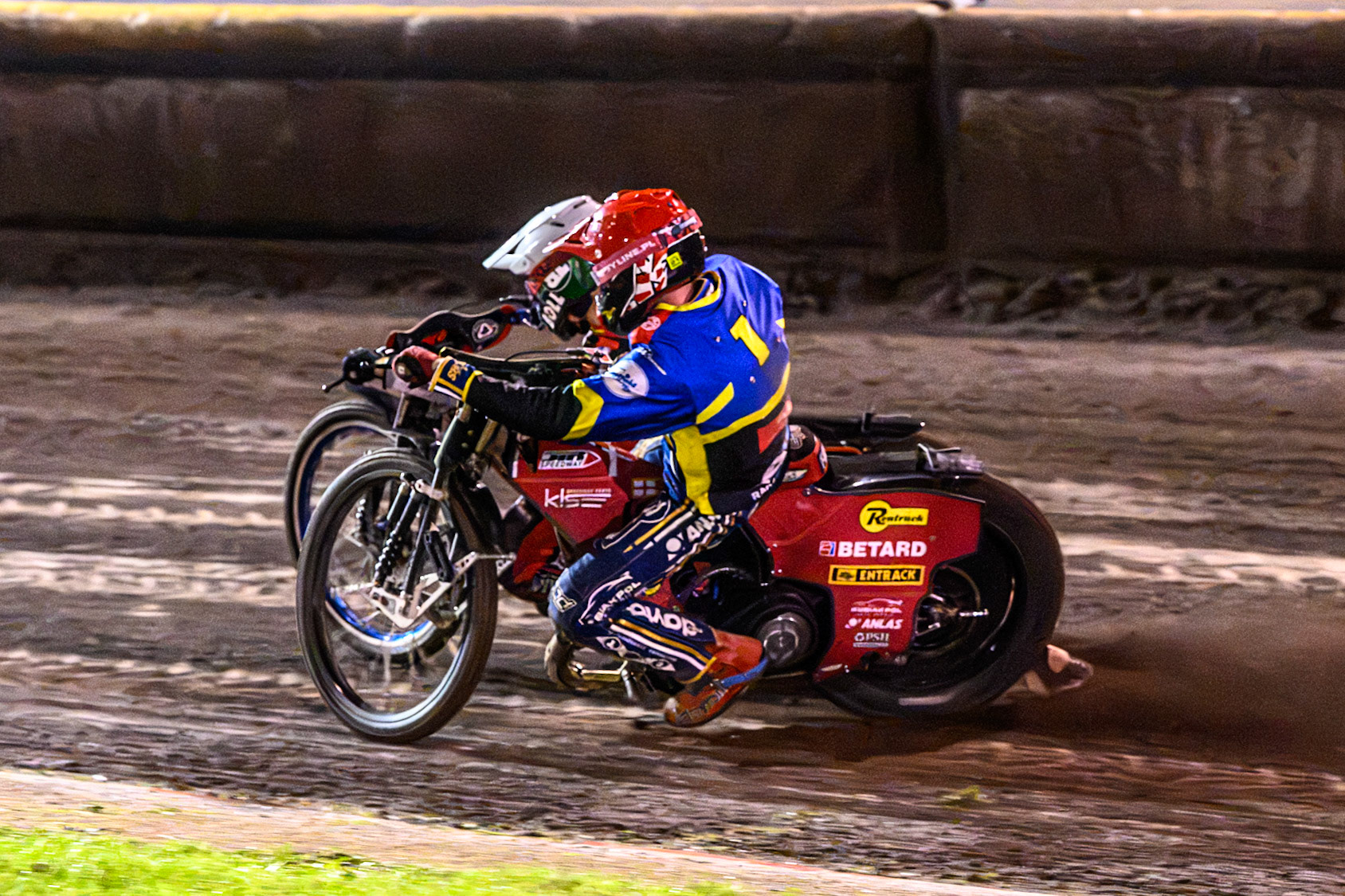 Max Fricke, Guest Rider for Sheffield Tigers in Red on the inside of Brady Kurtz of Belle Vue Aces in White during the Rowe Motor Oil Premiership Grand Final 1st Leg match between Sheffield Tigers and Belle Vue Aces at Owlerton Stadium, Sheffield on Monday 12th October 2026. (Photo: Ian Charles | MI News)