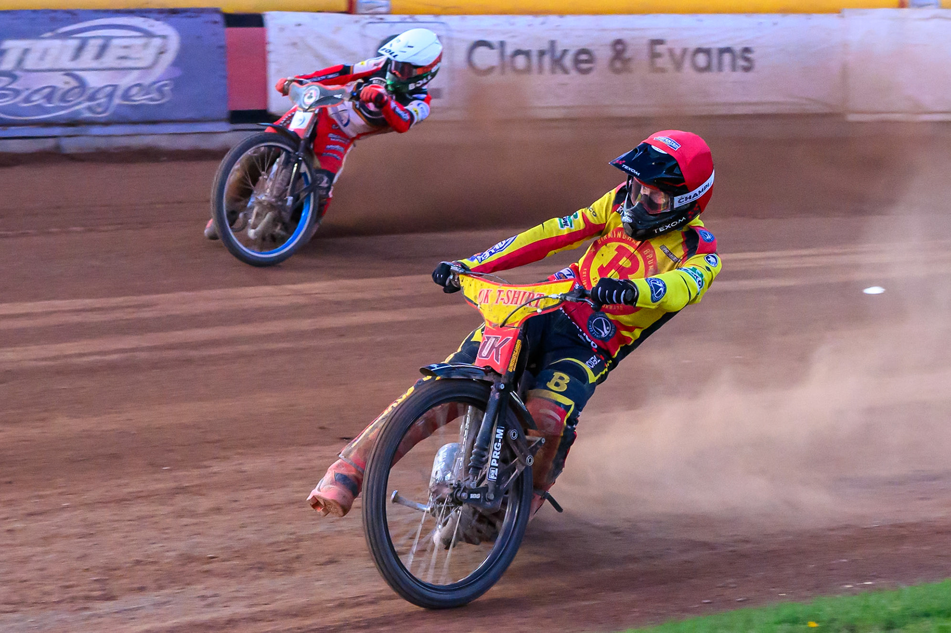 Birmingham Brummies' Tobias Musielak  in Red rides inside Belle Vue Aces' Brady Kurtz in White during the Rowe Motor Oil Premiership match between Birmingham Brummies and Belle Vue Aces at Perry Barr Stadium, Birmingham on Monday 28th July 2025. (Photo: Ian Charles | MI News)