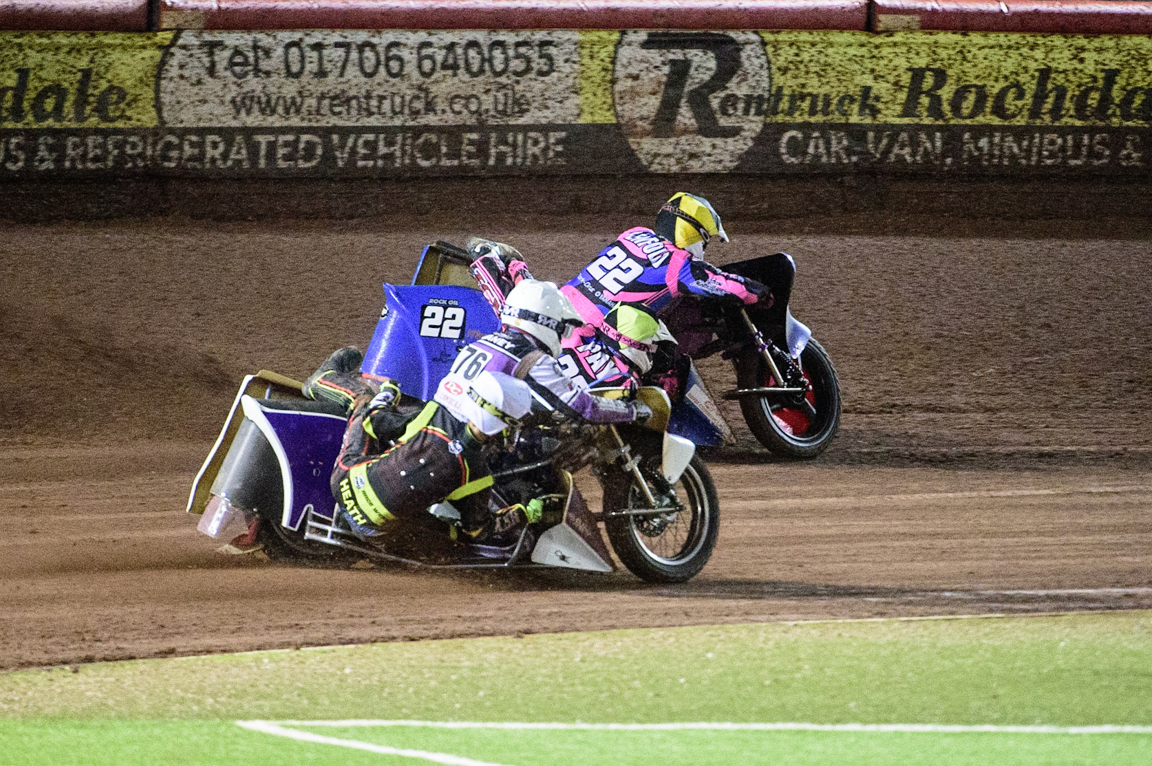 MANCHESTER, UK. OCT 30TH   Simon Beaney &amp; Sam Heath (White) chases Will Penfold &amp; Ricky Pay  (Yellow) during the Manchester Masters Sidecar Speedway and Flat Track Racing at the National Speedway Stadium, Manchester on Saturday 30th October 2021. (Credit: Ian Charles | MI News)
