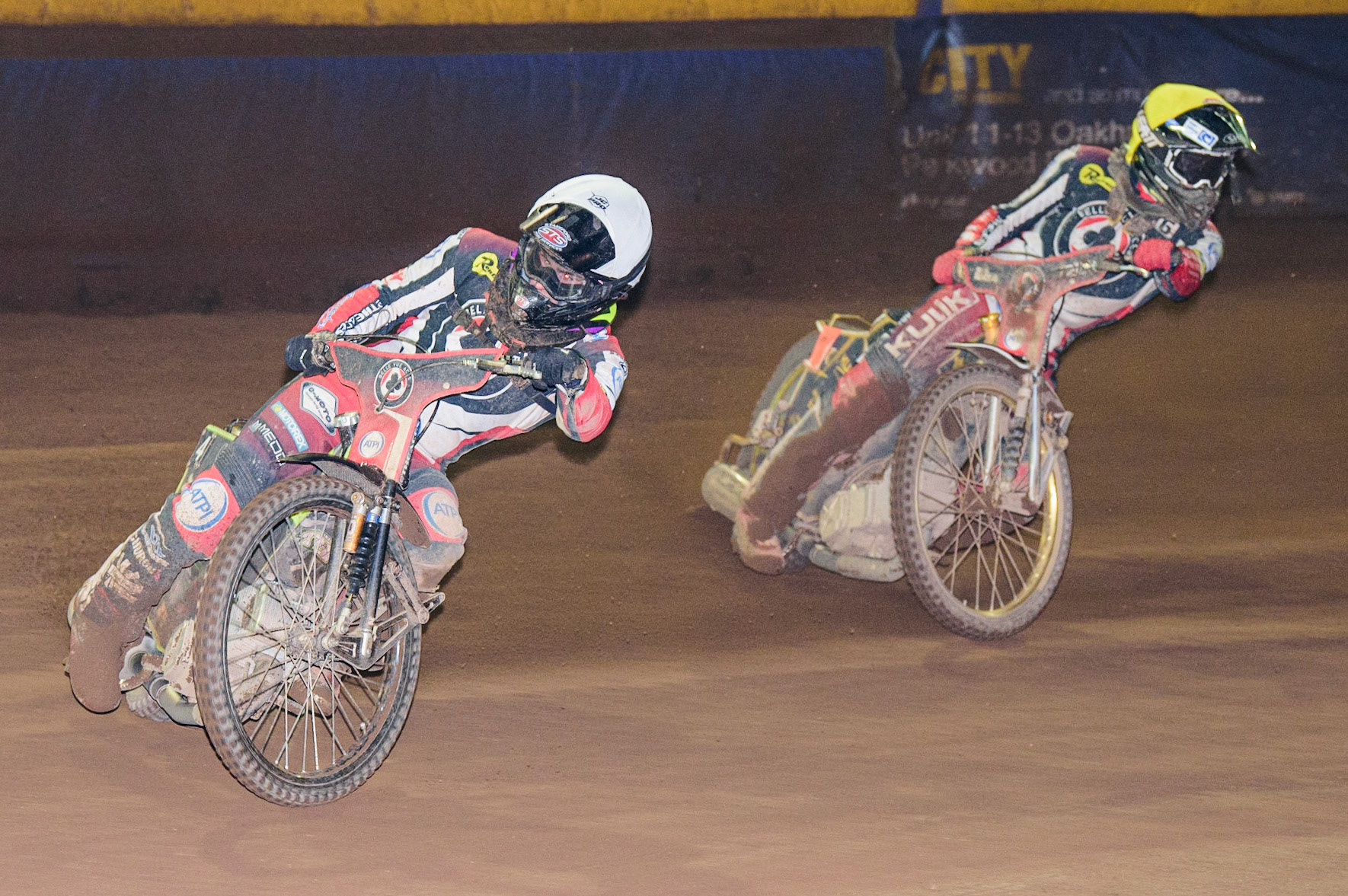 Tom Brennan   (White) and Norick Blödorn (Yellow) on their way to score the decisive 3 points for the Aces to win the title during the SGB Premiership Grand Final 2nd Leg between Sheffield Tigers and Belle Vue Aces at Owlerton Stadium, Sheffield on Thursday 13th October 2022. (Credit: Ian Charles | MI News)