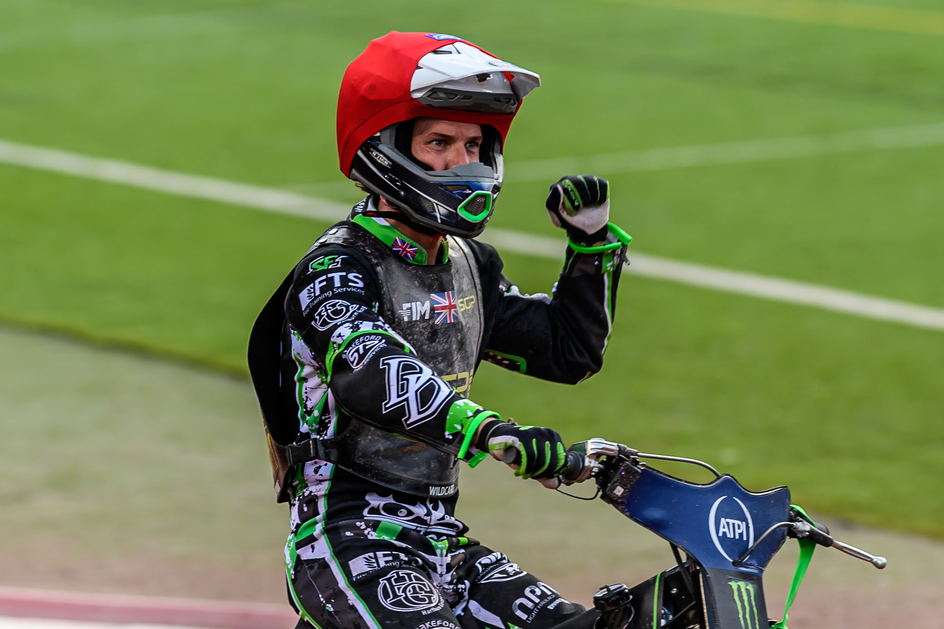 Wild Card Charles Wright (16) of Great Britain acknowledges the cheers of the fans after his Heat 13 win during the ATPI FIM Speedway Grand Prix Round 4 at the National Speedway Stadium, Manchester, on Friday 13th June 2025. (Photo: Ian Charles | MI News)