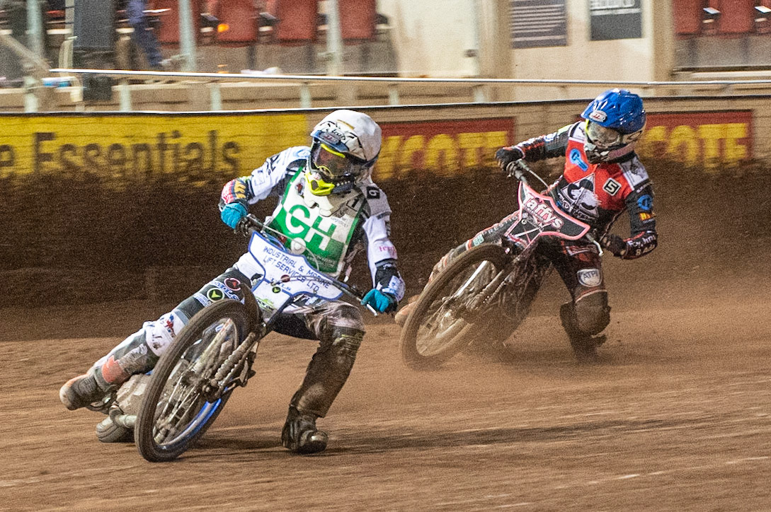 Photo: Ian Charles

Max Clegg (White) leads Leon Flint (Blue)

Belle Vue Colts v Cradley Heathens, SGB National League, Belle Vue National Speedway Stadium, Manchester, Thursday 29  August  2019