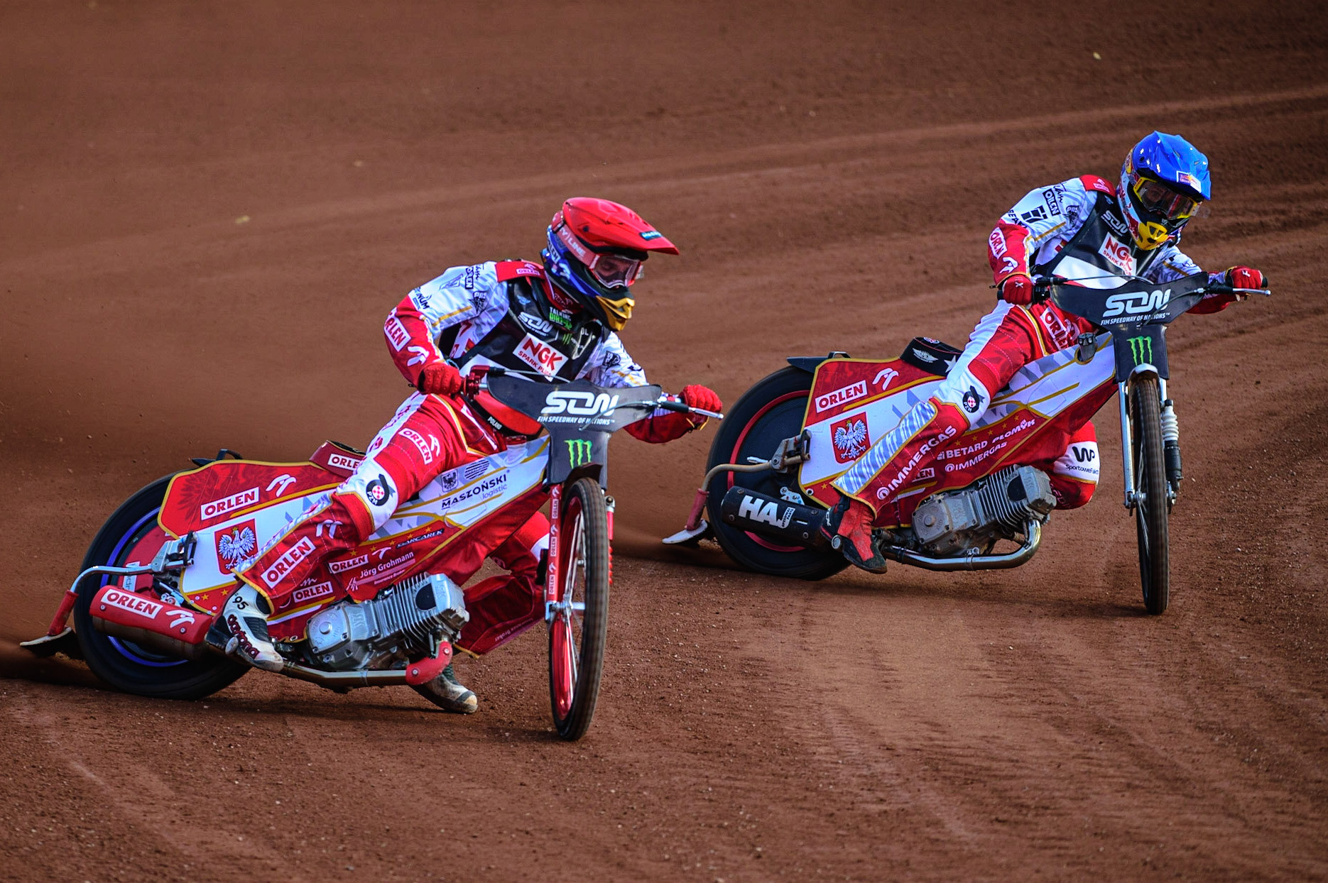 MANCHESTER, UK. OCT 16TH Bartosz Zmarzlik of Poland (Red) looks for team mate Maciej Janowski of Poland during the Monster Energy FIM Speedway of Nations at the National Speedway Stadium, Manchester on Saturday  16th October 2021. (Credit: Ian Charles | MI News)