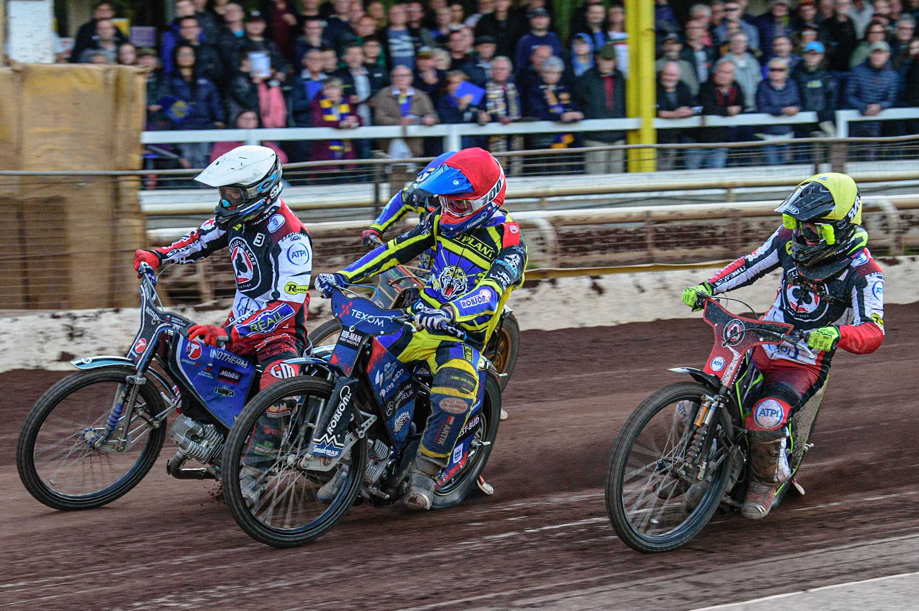 SHEFFIELD, UK. MAY 26TH Tobiasz Musielak  (Red) and Matej Žagar (White) battle it out with Tom Brennan  on the inside and Connor Mountain  (Blue) behind during the SGB Premiership match between Sheffield Tigers and Belle Vue Aces at Owlerton Stadium, Sheffield on Thursday 26th May 2022. (Credit: Ian Charles | MI News)