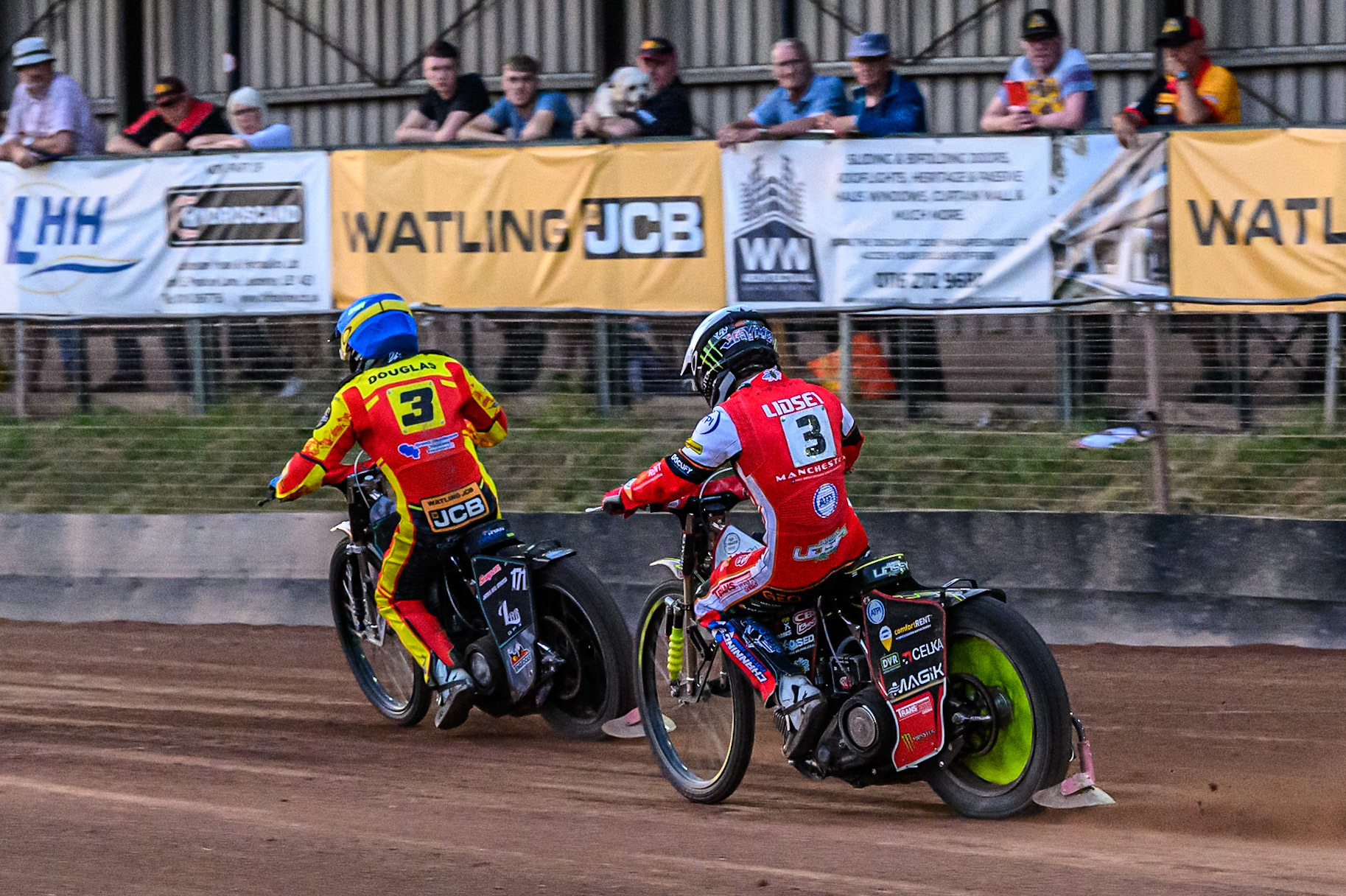 Belle Vue Aces' Jaimon Lidsey in White chases Leicester Lions' Ryan Douglas in Blue during the Rowe Motor Oil Premiership match between Leicester Lions and Belle Vue Aces at the Hydroscand Arena, Leicester on Thursday 19th June 2025. (Photo: Ian Charles | MI News)