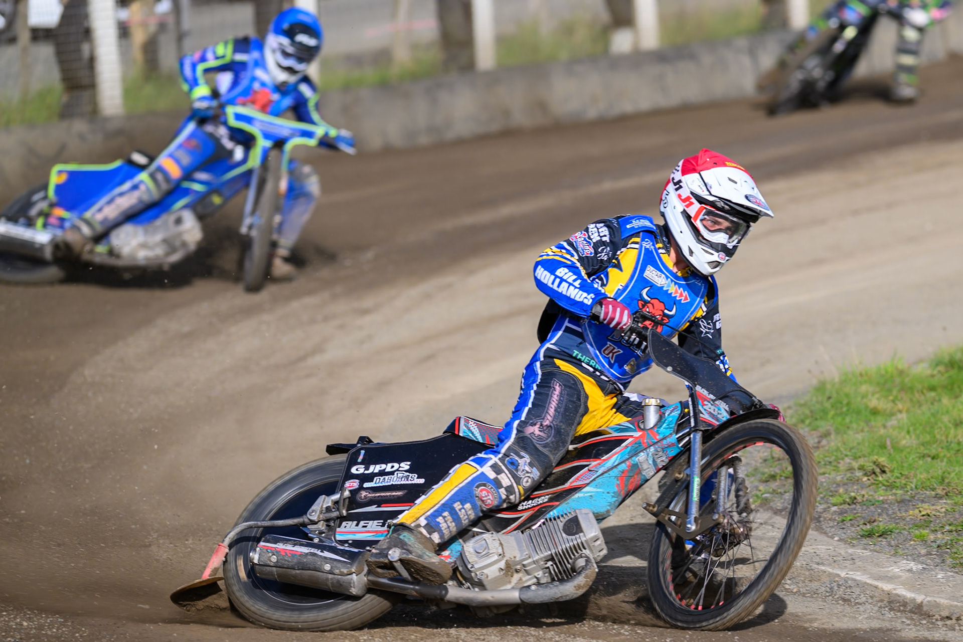 Alfie Bowtell of Buxton Bulls  in Red leading Arran Butcher of Buxton Bulls   in Blue during the WSRA National Development League match between Buxton Bulls and Leicester Lion Cubs at Hi-Edge Speedway, Buxton on Sunday 4th October 2026. (Photo: Ian Charles | MI News)