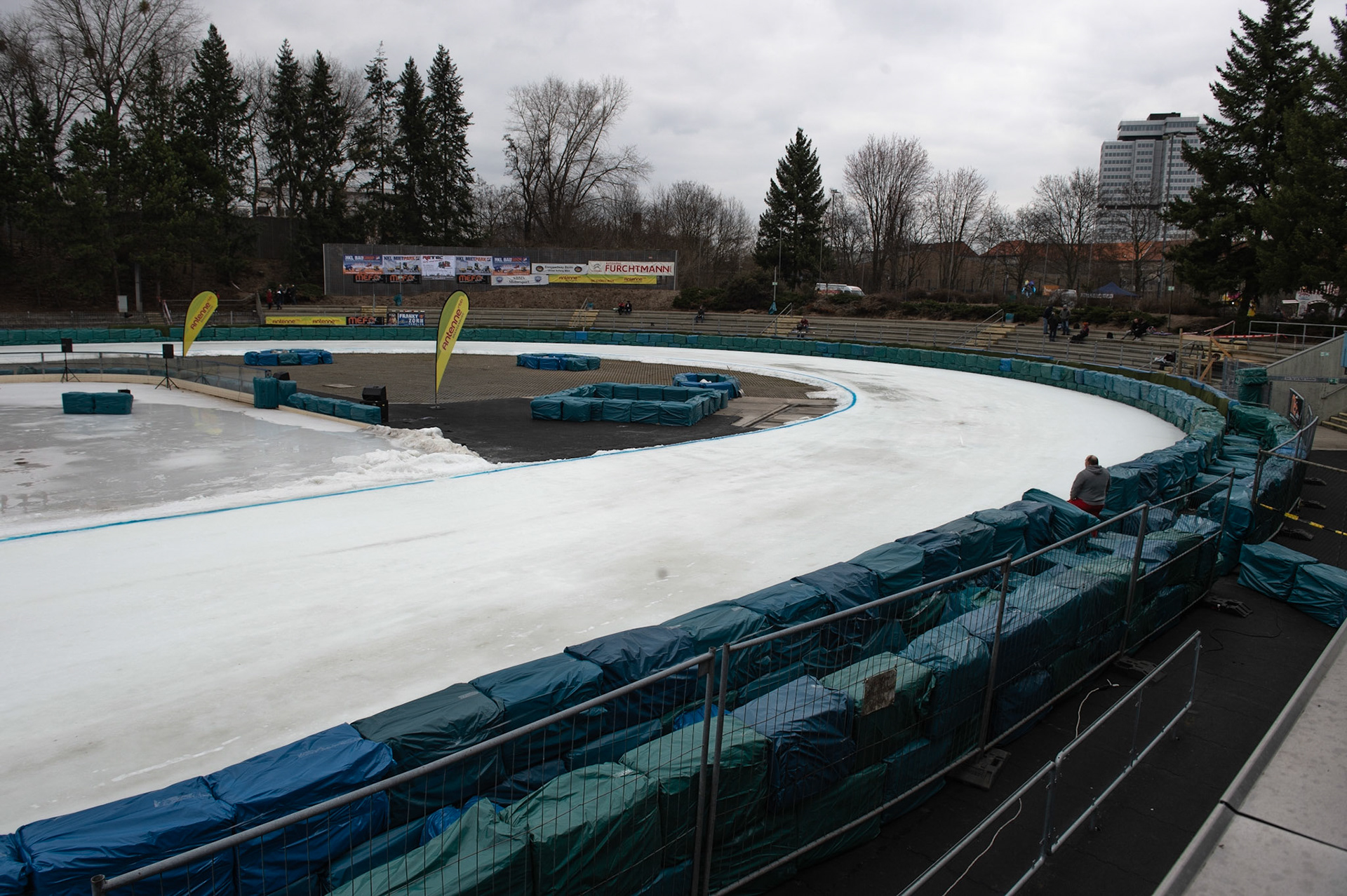 Photo: Ian Charles

Horst-Dohm-Eistadion, Berlin

FIM Ice Speedway Gladiators World Championship, Final 3.1, Horst-Dohm Eisstadion, Berlin, Germany Saturday  2  March  2019