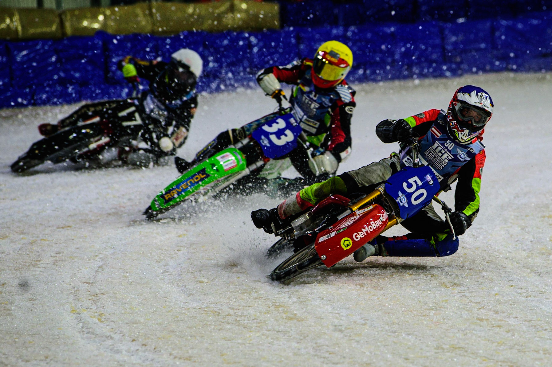 HEERENVEEN, NL. Harald Simon (50) (Blue) leads Johann Weber (33)  (Yellow) and Henri Ahlbom (17) (White)  during the FIM Ice Speedway Gladiators World Championship Final 4 at Ice Rink Thialf, Heerenveen on Sunday  3 April 2022. (Credit: Ian Charles | MI News)
