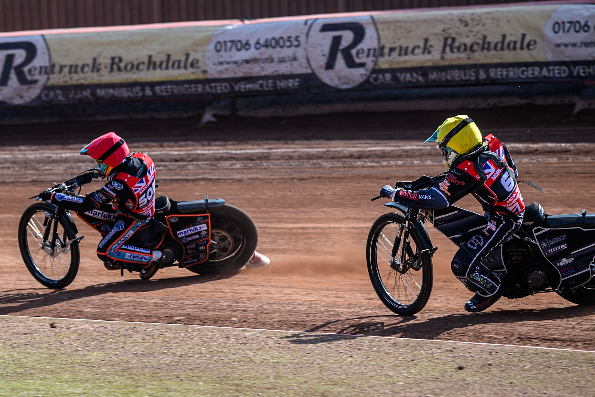 Casper Kluciniak (505) in Red leading Seth Norman (6) in Yellow during the British Youth Speedway Championship at the National Speedway Stadium, Manchester on Sunday 10th August 2025. (Photo: Ian Charles | MI News)