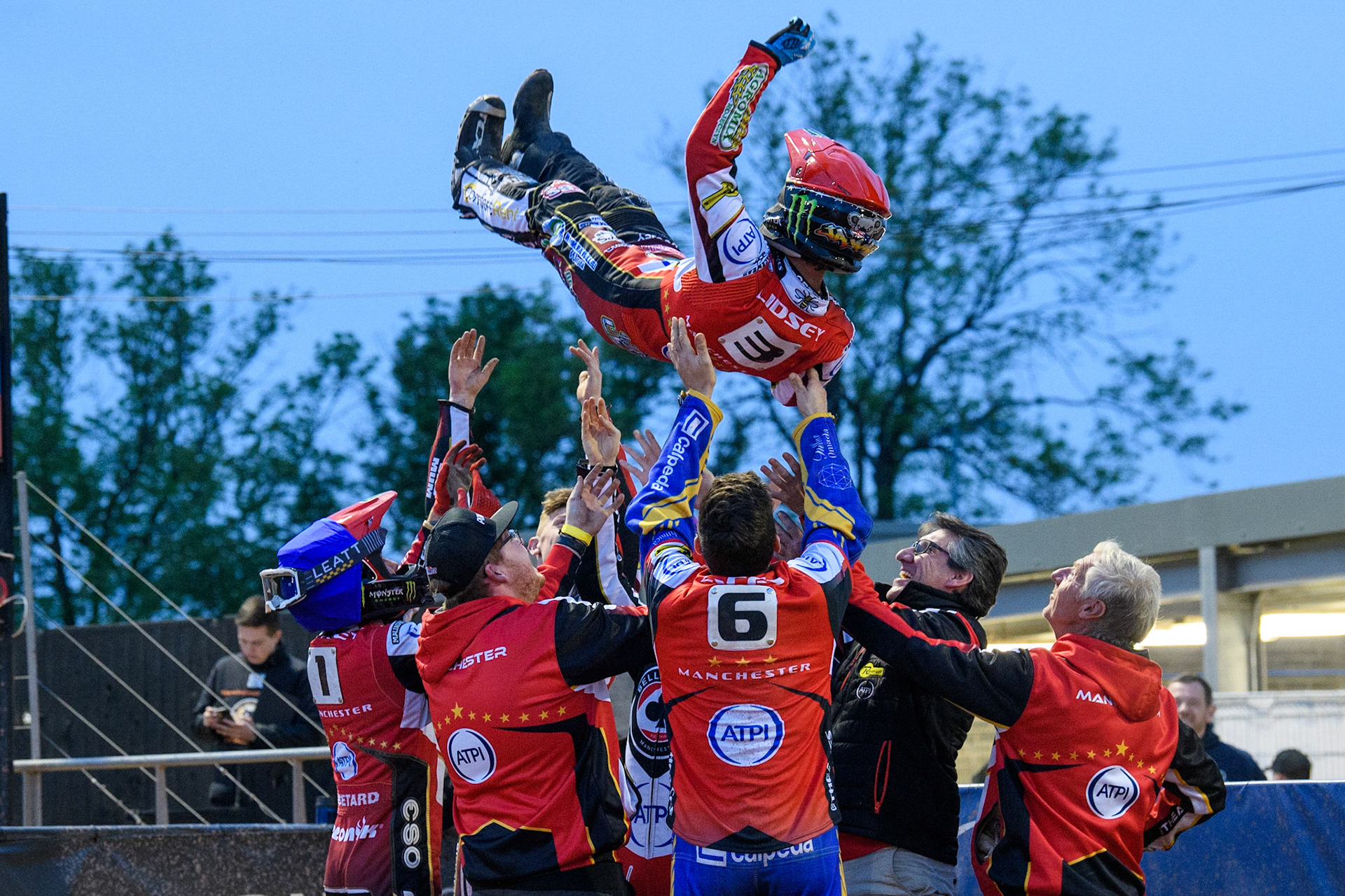 Maximum man Jaimon Lidsey gets the bumps fro  his team mates during the Sports Insure Premiership Knock Out Cup Quarter Final 2nd Leg between Belle Vue Aces and Wolverhampton Wolves at the National Speedway Stadium, Manchester on Thursday 18th May 2023. (Photo: Ian Charles | MI News)