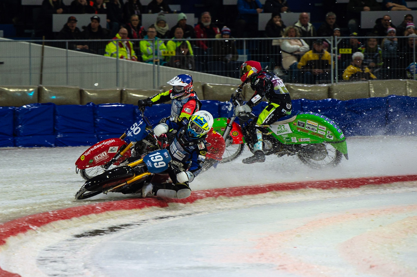 HEERENVEEN, NL.Johann Weber (33)  crashes out of Heat 6  during the FIM Ice Speedway Gladiators World Championship Final 3 at Ice Rink Thialf, Heerenveen on Saturday  2 April 2022. (Credit: Ian Charles | MI News)
