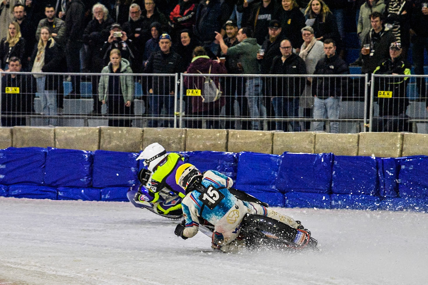 Marc Geyer of Germany in Yellow tries to pass Paul Cooper of Great Britain in White during the Roelof Thijs Bokaal at Ice Rink Thialf, Heerenveen, The Netherlands on Friday 5th April 2024. (Photo: Ian Charles | MI News)