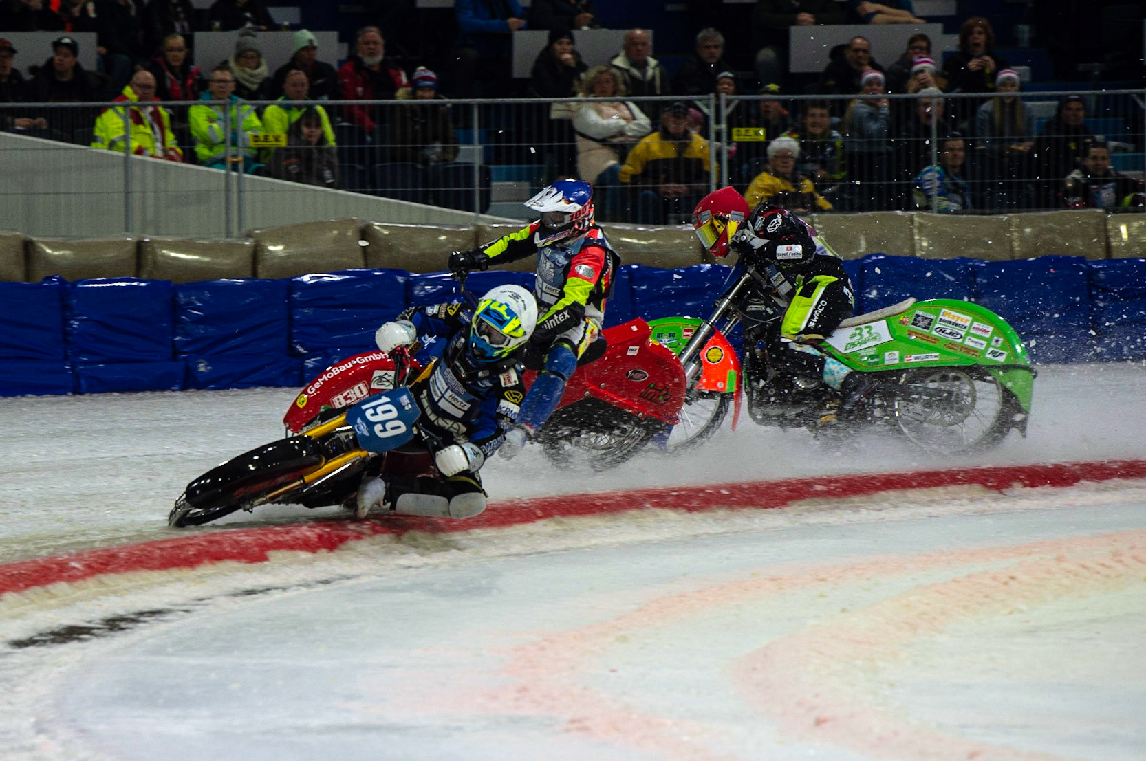 HEERENVEEN, NL.Johann Weber (33)  crashes out of Heat 6  during the FIM Ice Speedway Gladiators World Championship Final 3 at Ice Rink Thialf, Heerenveen on Saturday  2 April 2022. (Credit: Ian Charles | MI News)