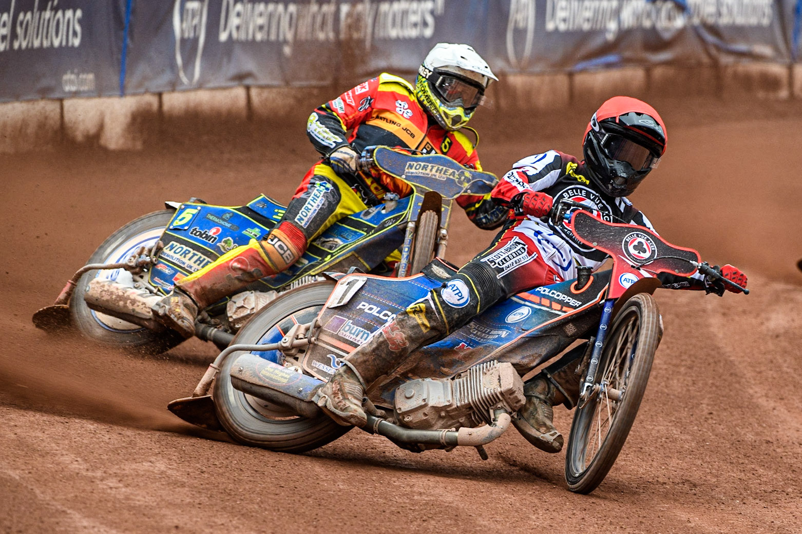 Brady Kurtz (Red) leads  Chris Harris (White) during the Sports Insure Premiership match between Belle Vue Aces and Leicester Lions at the National Speedway Stadium, Manchester on Monday 28th August 2023. (Photo: Ian Charles | MI News)
