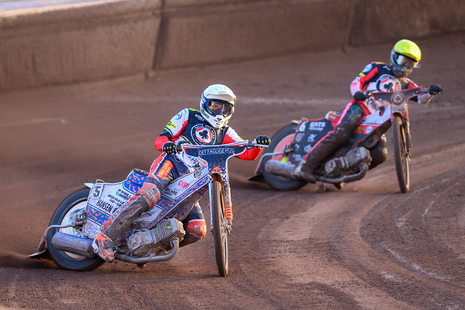 Niels-Kristian Iversen, Guest Rider for Belle Vue Aces in White leading Tate Zischke of Belle Vue Aces in Yellow during the Rowe Motor Oil Premiership match between Sheffield Tigers and Belle Vue Aces at Owlerton Stadium, Sheffield on Monday 25th May 2026. (Photo: Ian Charles | MI News)