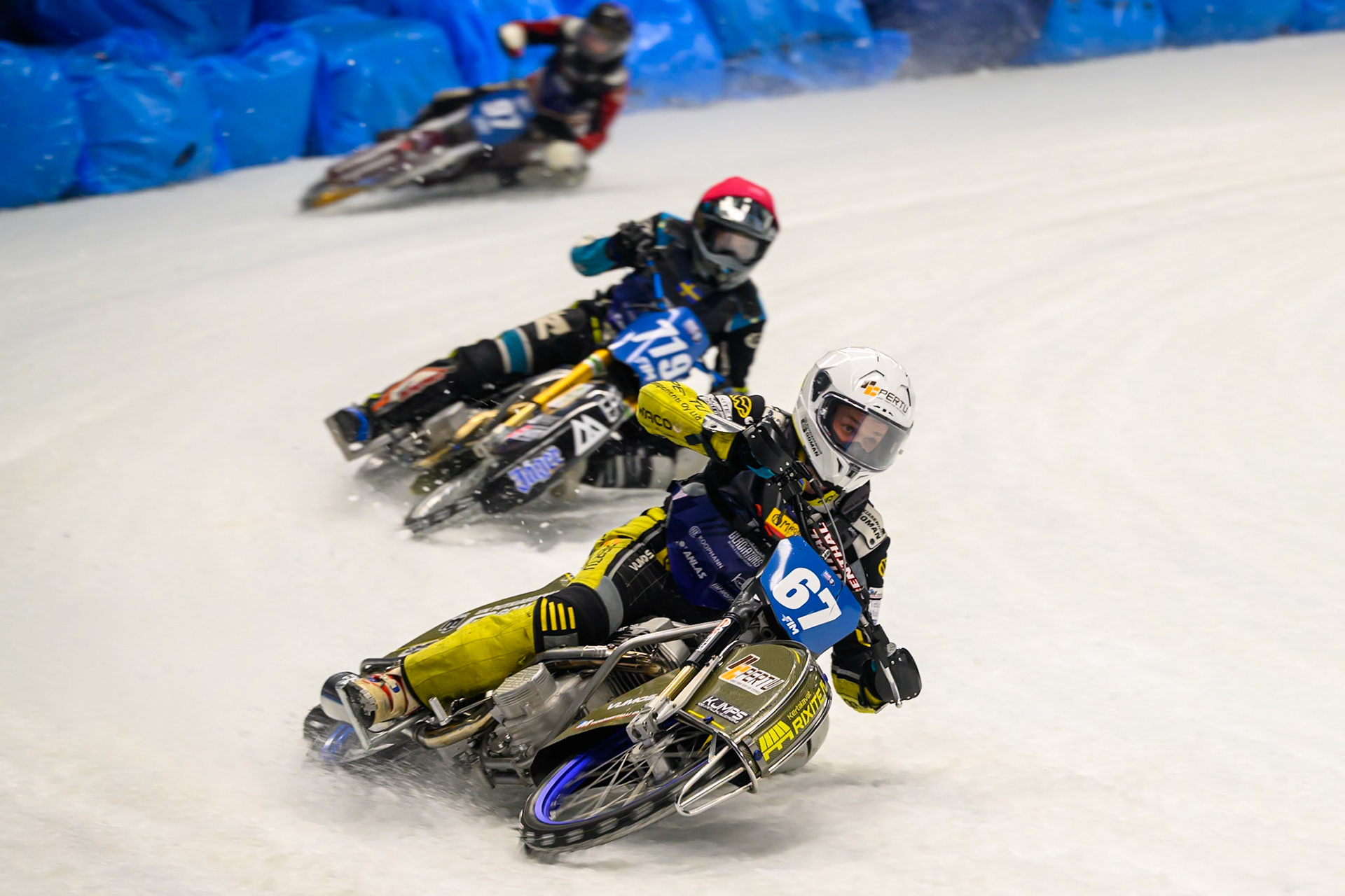 Heikki Huusko (67) of Finland in White leading Filip Jäger (719) of Sweden in Red during the Ice Speedway Gladiators World Championship Final 2 at Max-Aicher-Arena, Inzell on Sunday 15th March 2026. (Photo: Ian Charles | MI News)