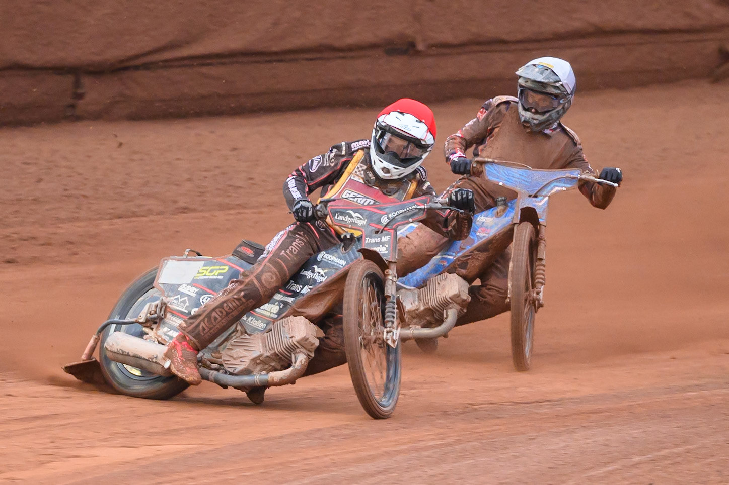 Kai Huckenbeck of Germany in Red leading Adam Ellis of Great Britain in White during the Speedway GP Qualifying Round 3 at Allied Ashfield Stadium, Glasgow on Saturday 30th May 2026. (Photo: Ian Charles | MI News)