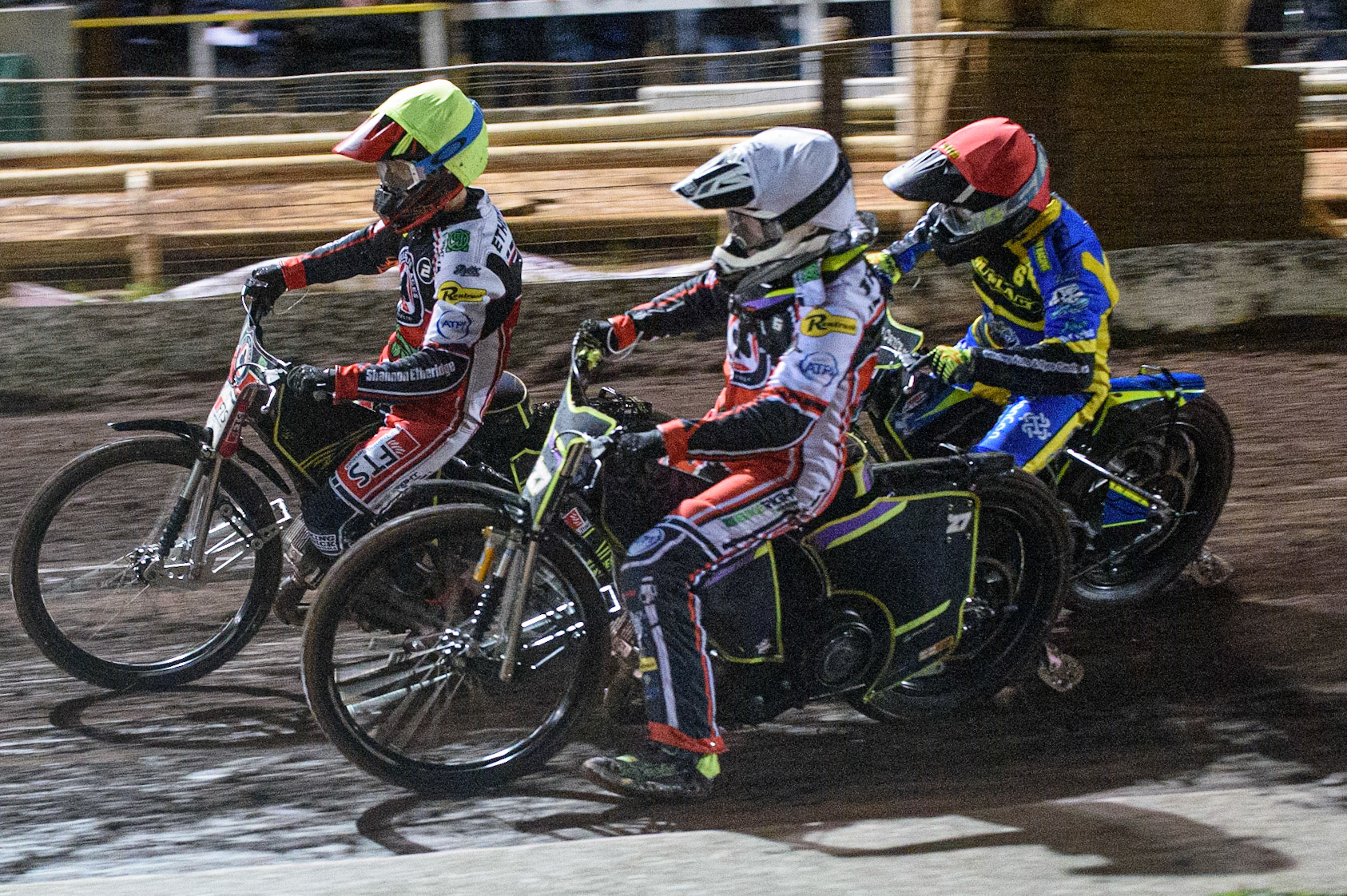 SHEFFIELD, UK. OCT 4THTom Brennan  (White) and Jye Etheridge  (Yellow) lead Danyon Hume  (Red) into the first turn during the SGB Premiership Semi Final Playoff 1st Leg between Sheffield Tigers and Belle Vue Aces at Owlerton Stadium, Sheffield on Monday 4th October 2021. (Credit: Ian Charles | MI News)