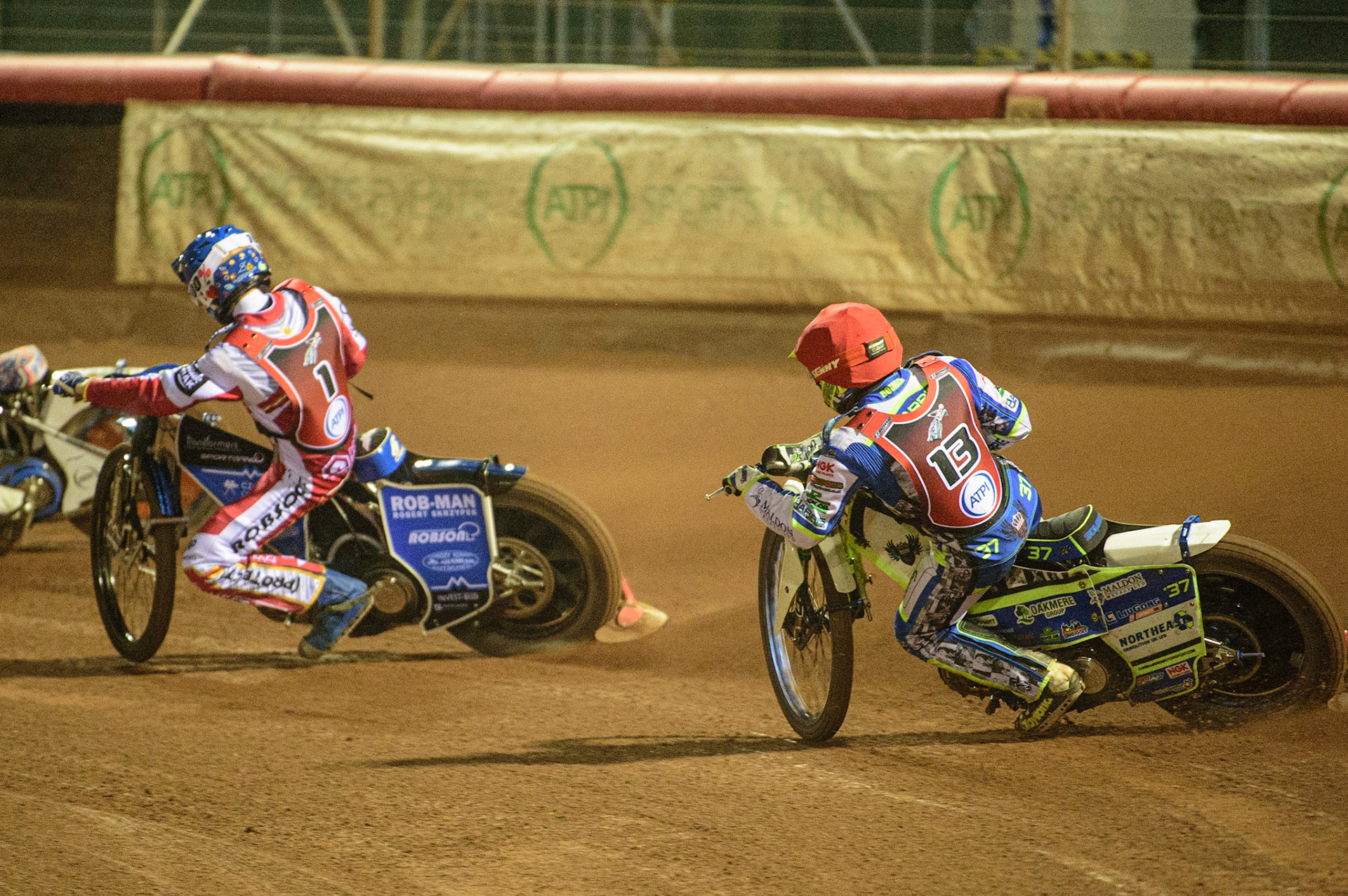 MANCHESTER, UK. MAR 21ST. Chris Harris (Red) chases Tobiasz Musielak (Blue) during the ATPI Peter Craven Memorial Trophy at the National Speedway Stadium, Manchester on Monday 21st March 2022. (Credit: Ian Charles | MI News)