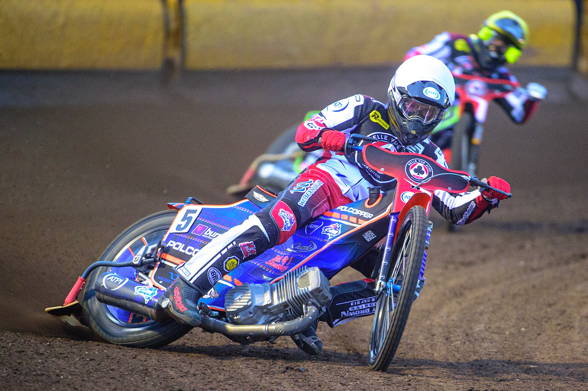 PETERBOROUGH, UK. MAY 9TH  Brady Kurtz  (White) leads team mate Tom Brennan  (Yellow) as Belle Vue take a 5-1 heat lead during the SGB Premiership match between Peterborough Panthers and Belle Vue Aces at East of England Showground, Peterborough on Monday 9th May 2022. (Credit: Ian Charles | MI News)