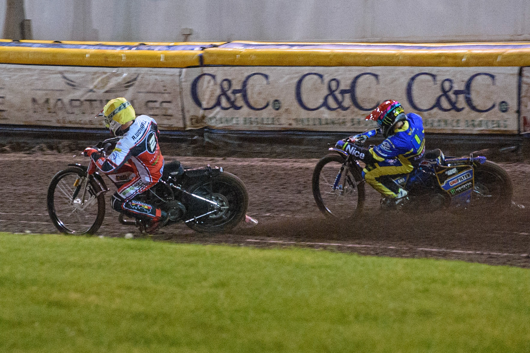 SHEFFIELD, UK. OCT 4THRichie Worrall  (Yellow) leads Jack Holder  (Red) during the SGB Premiership Semi Final Playoff 1st Leg between Sheffield Tigers and Belle Vue Aces at Owlerton Stadium, Sheffield on Monday 4th October 2021. (Credit: Ian Charles | MI News)