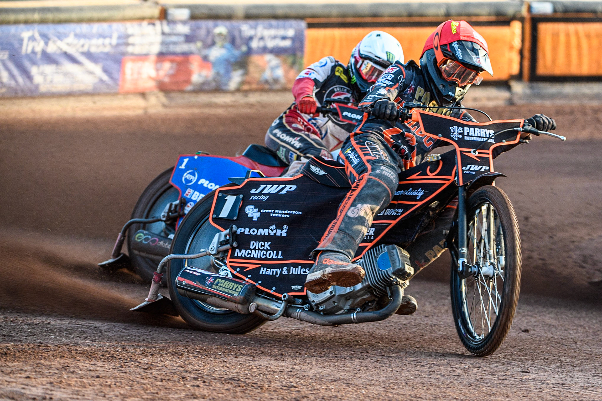 Sam Masters (Red) leads Dan Bewley (White) during the Sports Insure Premiership match between Wolverhampton Wolves and Belle Vue Aces at Monmore Green Stadium, Wolverhampton on Monday 29th May 2023. (Photo: Ian Charles | MI News)