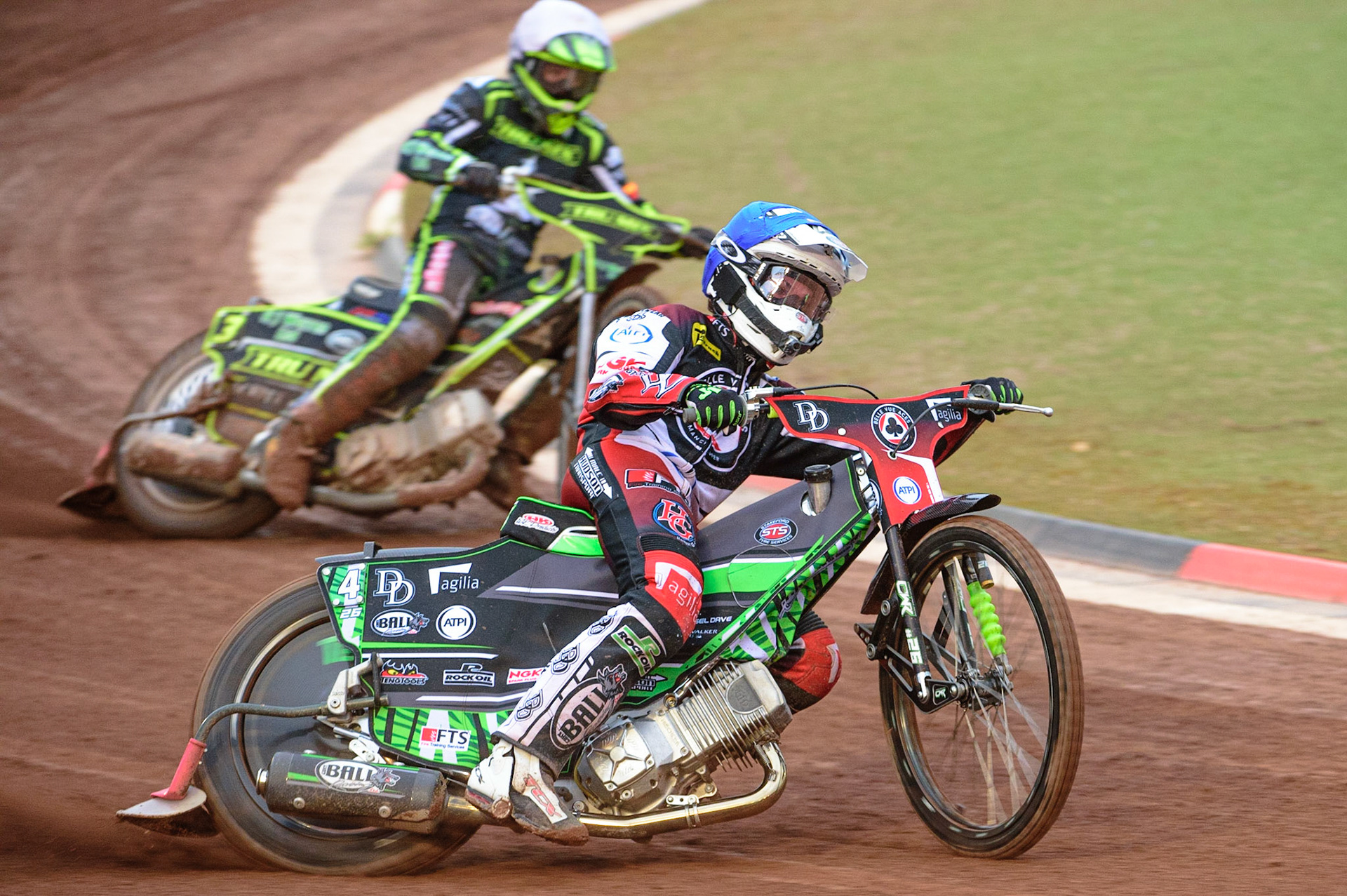 MANCHESTER, UK. JUN 6TH  Charles Wright  (Blue) leads Danny King  (White) during the SGB Premiership match between Belle Vue Aces and Ipswich Witches at the National Speedway Stadium, Manchester on Monday 6th June 2022. (Credit: Ian Charles | MI News)