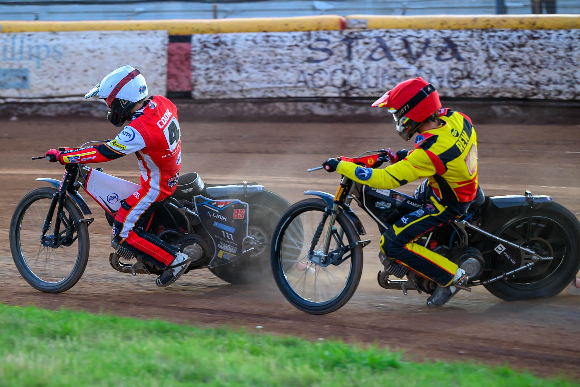 Birmingham Brummies' Keynan Rew  in Red chases Belle Vue Aces' Zach Cook  in White during the Rowe Motor Oil Premiership match between Birmingham Brummies and Belle Vue Aces at Perry Barr Stadium, Birmingham on Monday 28th July 2025. (Photo: Ian Charles | MI News)