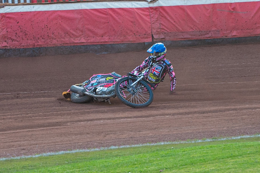 Photo by Ian Charles:

Meeting Reserve Leon Flint falls 

FIM Speedway Grand Prix World Championship - Qualifying Round 1, Peugeot Ashfield Stadium, Glasgow, 8 June 2019