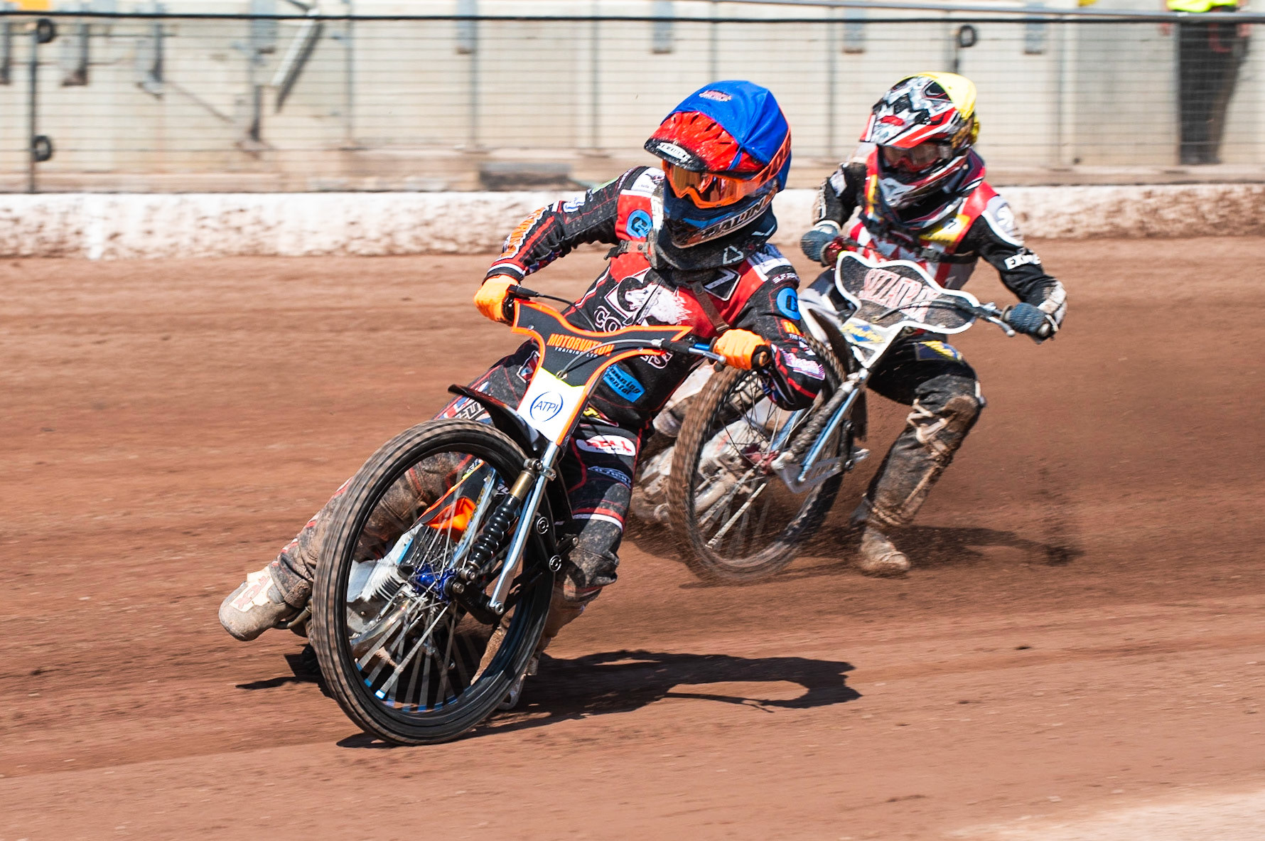 Photo: Ian Charles

Jordan Palin (Blue) leads Joe Alcock (Yellow)

Belle Vue Colts v Stoke Potters, National League, Belle Vue National Speedway Stadium, Manchester, Friday 19  April  2019