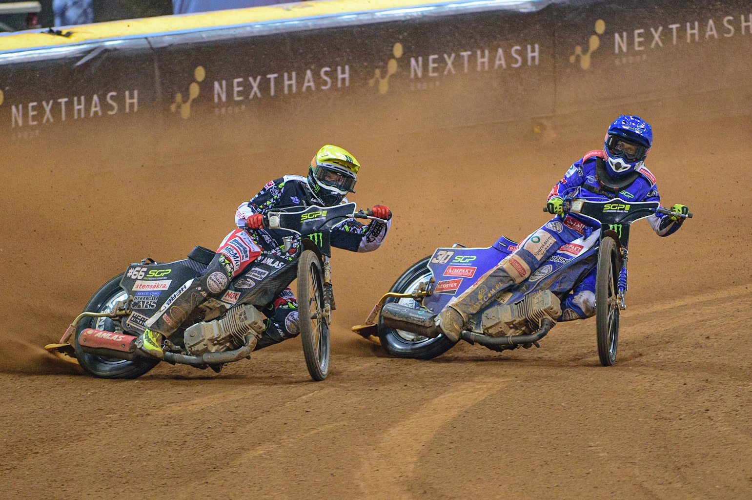 Fredrik Lindgren (66) (Yellow) outside Leon Madsen (30) (Blue) during the FIM  Speedway Grand Prix of Great Britain at the Principality Stadium, Cardiff on Saturday 13th August 2022. (Credit: Ian Charles | MI News