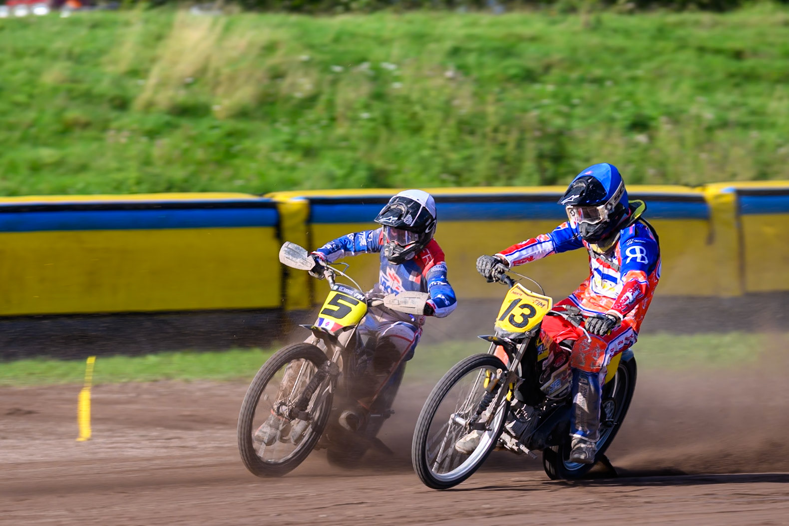 Tino Bouin (5) of France in White rides outside Mika Meijer (13) of Netherlands in Blue during the FIM Long Track of Nations 2026 at the Speed Centre Roden in the Netherlands on Sunday 20th September 2026. (Photo: Ian Charles | MI News)