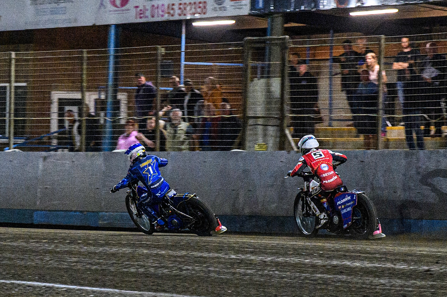 Robert Lambert  (Blue) leads  Dan Bewley (White) during the Sports Insure Premiership match between King's Lynn Stars and Belle Vue Aces at the Adrian Flux Arena, King's Lynn on Thursday 24th August 2023. (Photo: Ian Charles | MI News)
