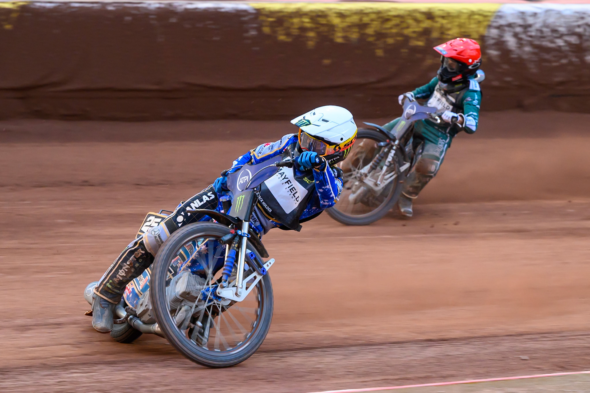 Jack Holder (25) of Australia in White leading Leon Madsen (30) of Denmark in Red during the ATPI  FIM Speedway GP of Manchester at the National Speedway Stadium, Manchester on Saturday 6th June 2026. (Photo: Ian Charles | MI News)