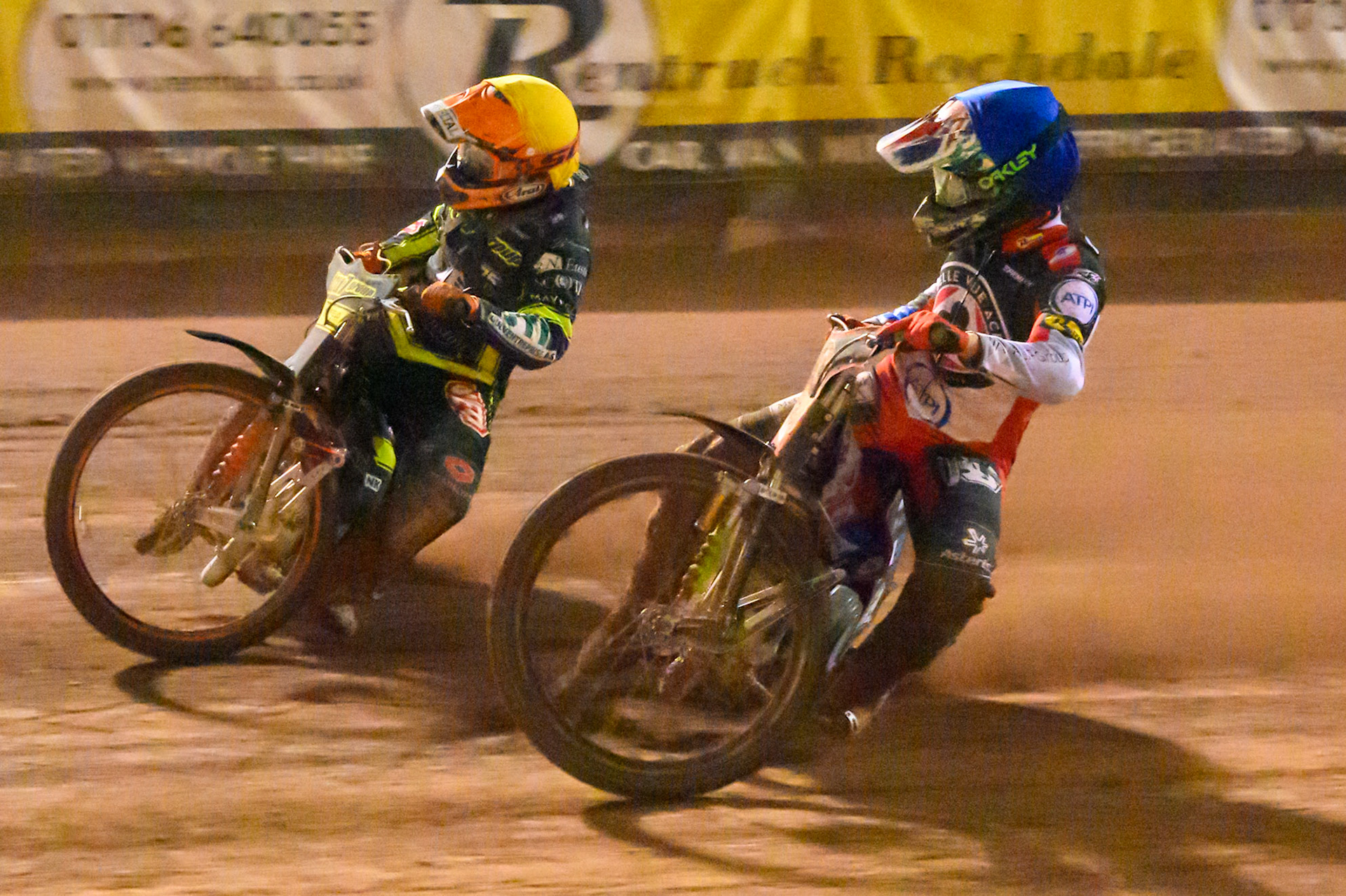 Kevin Juul Pedersen of Ipswich Witches in Yellow leading William Cairns of Belle Vue Aces in Blue during the Rowe Motor Oil Premiership Play Off Semi Final 2nd leg match between Belle Vue Aces and Ipswich Witches at the National Speedway Stadium, Manchester on Monday 28th September 2026. (Photo: Ian Charles | MI News)