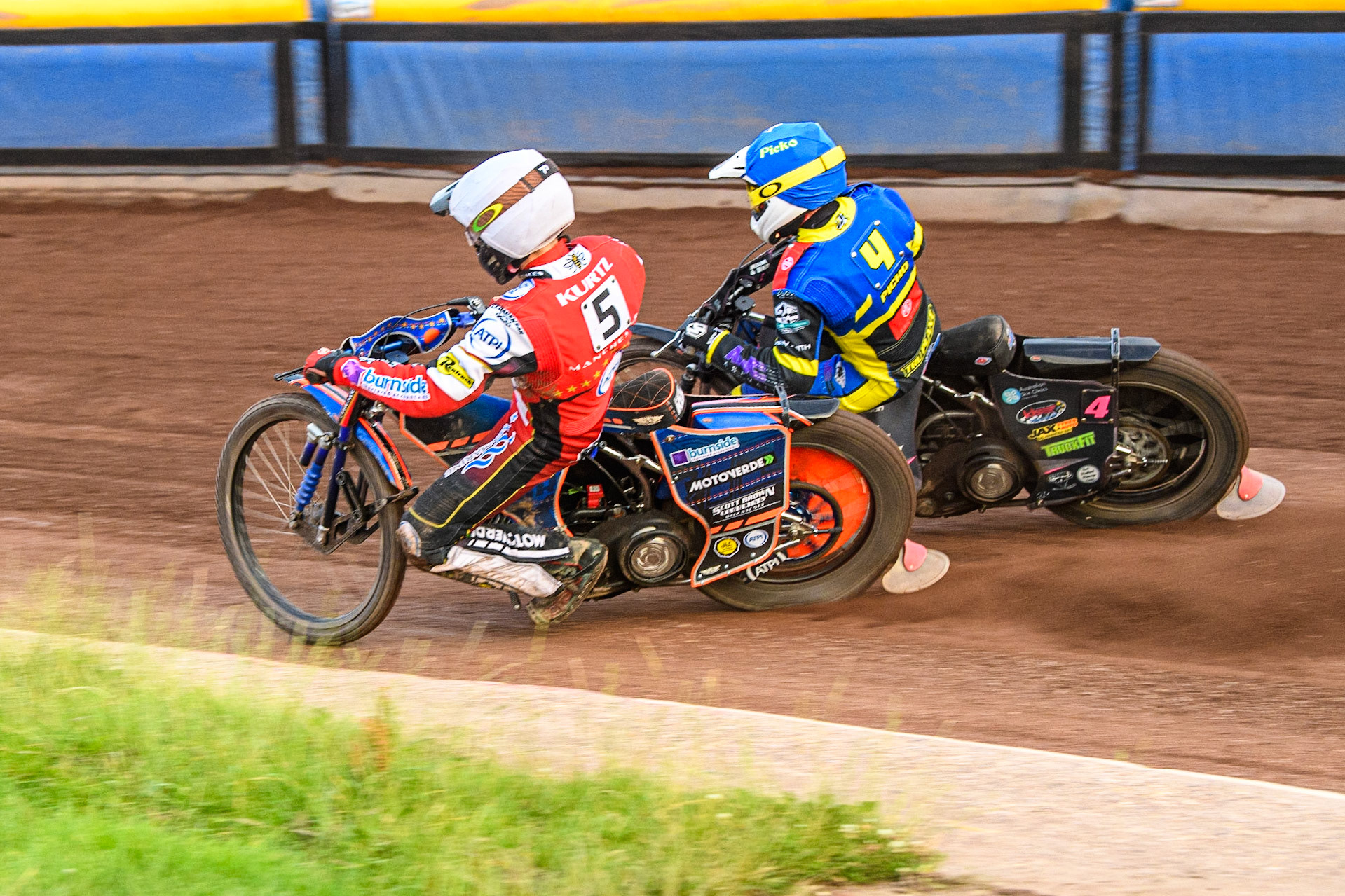 Brady Kurtz (White) inside Josh Pickering (Red) during the Sports Insure Premiership match between Sheffield Tigers and Belle Vue Aces at Owlerton Stadium, Sheffield on Thursday 20th July 2023. (Photo: Ian Charles | MI News)