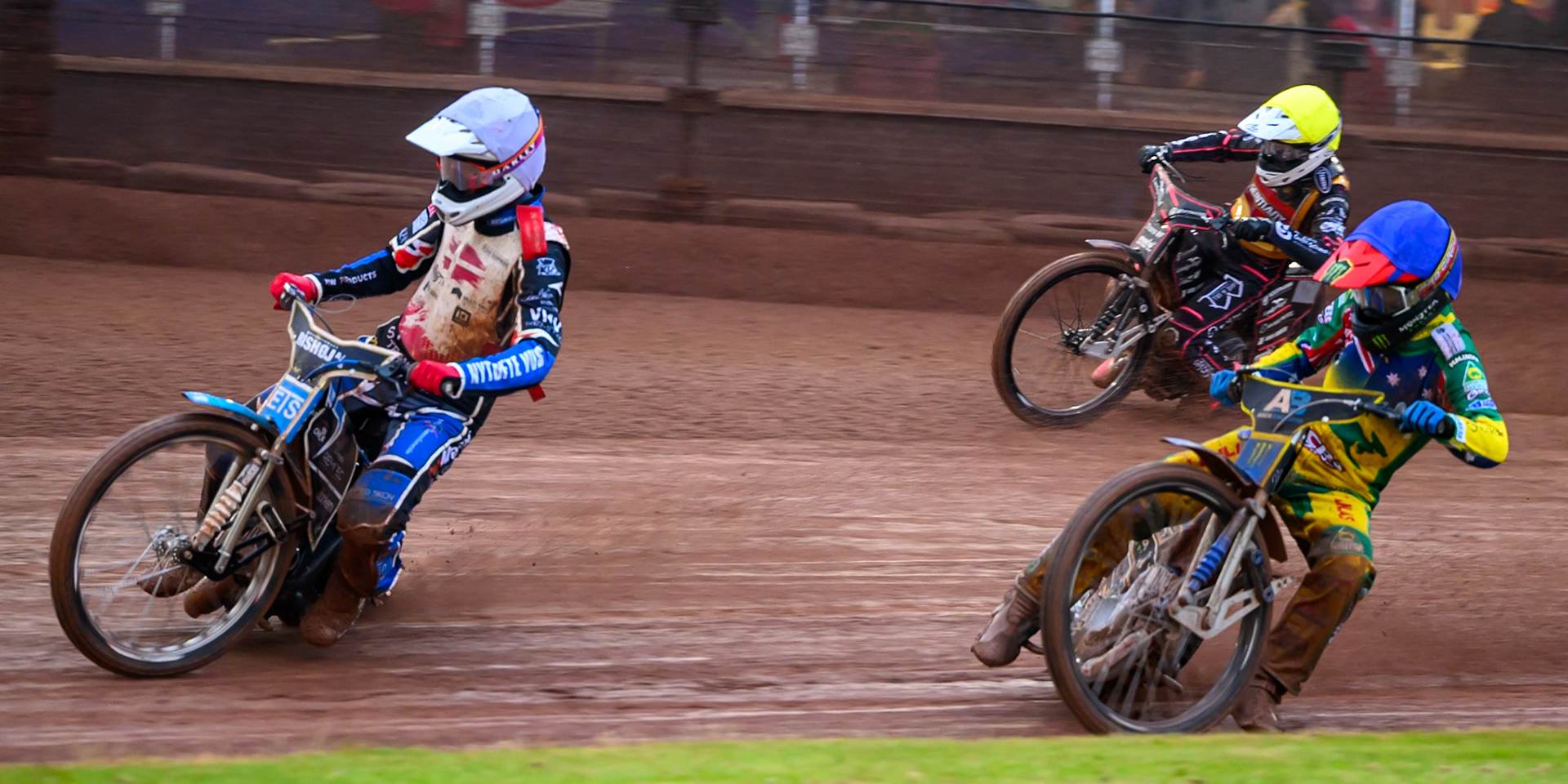 Frederik Jacobsen of Denmark in White leading Jack Holder of Australia in Blue and Kai Huckenbeck of Germany in Yellow during the Speedway GP Qualifying Round 3 at Allied Ashfield Stadium, Glasgow on Saturday 30th May 2026. (Photo: Ian Charles | MI News)