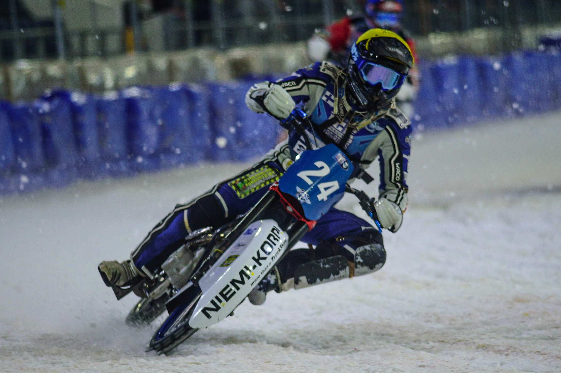 HEERENVEEN, NL. Max Koivula (24) in action  during the FIM Ice Speedway Gladiators World Championship Final 4 at Ice Rink Thialf, Heerenveen on Sunday  3 April 2022. (Credit: Ian Charles | MI News)