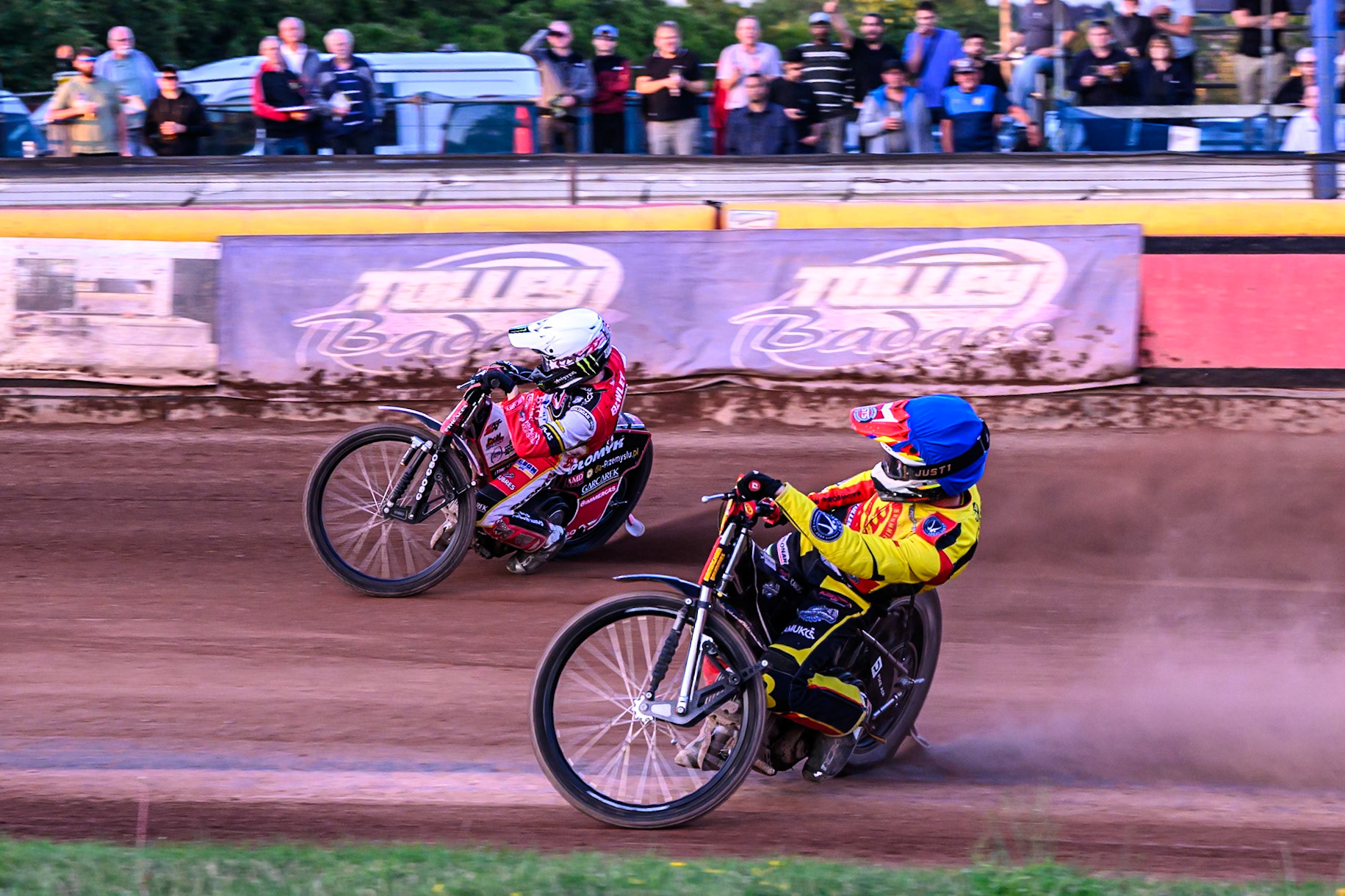 Birmingham Brummies' Keynan Rew  in Blue on the inside of Belle Vue Aces' Dan Bewley  in White during the Rowe Motor Oil Premiership match between Birmingham Brummies and Belle Vue Aces at Perry Barr Stadium, Birmingham on Monday 28th July 2025. (Photo: Ian Charles | MI News)