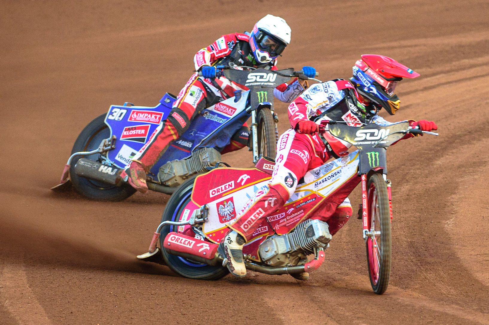 MANCHESTER, UK. OCT 16TH Bartosz Zmarzlik of Poland (Red) leads Leon Madsen of Denmark (White) during the Monster Energy FIM Speedway of Nations at the National Speedway Stadium, Manchester on Saturday  16th October 2021. (Credit: Ian Charles | MI News)