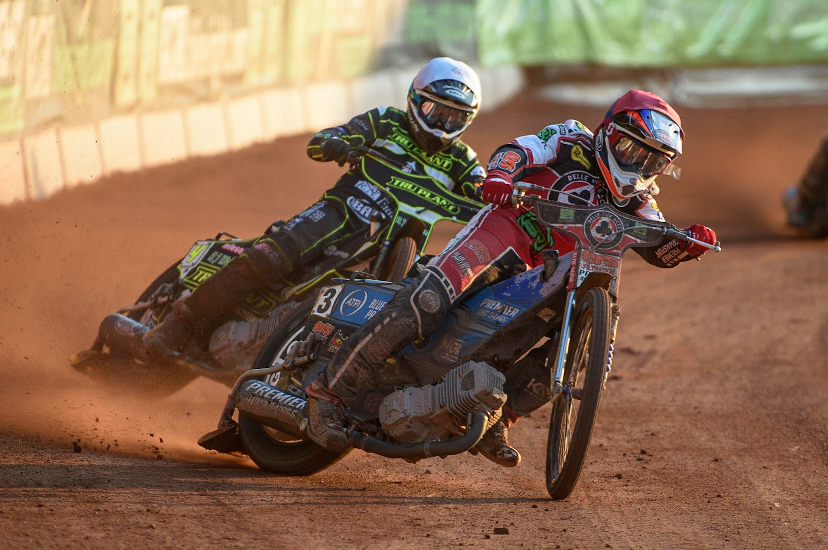 MANCHESTER UKSteve Worrall  (Red) leads Danny King  (White) during the SGB Premiership match between Belle Vue Aces and Ipswich Witches at the National Speedway Stadium, Manchester on Monday 2nd August 2021. (Credit: Ian Charles | MI News)