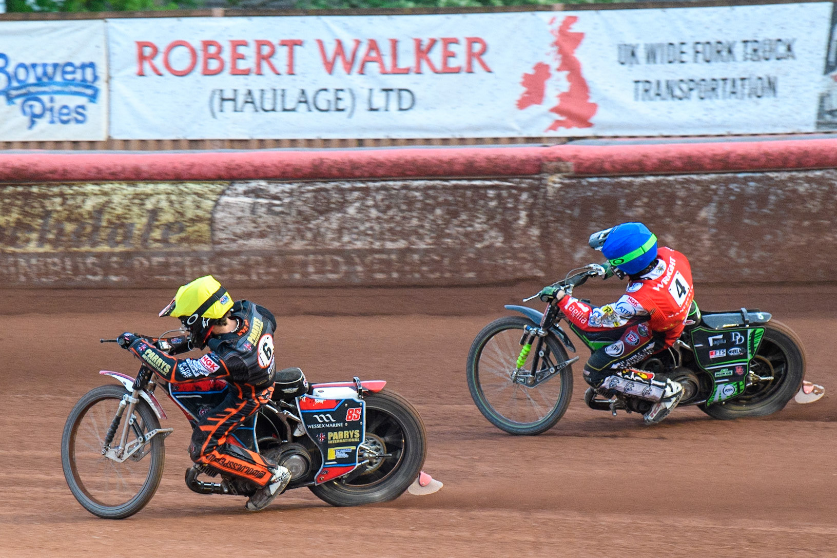Zach Cook (Yellow) leads Charles Wright (Blue) during the Sports Insure Premiership Knock Out Cup Quarter Final 2nd Leg between Belle Vue Aces and Wolverhampton Wolves at the National Speedway Stadium, Manchester on Thursday 18th May 2023. (Photo: Ian Charles | MI News)