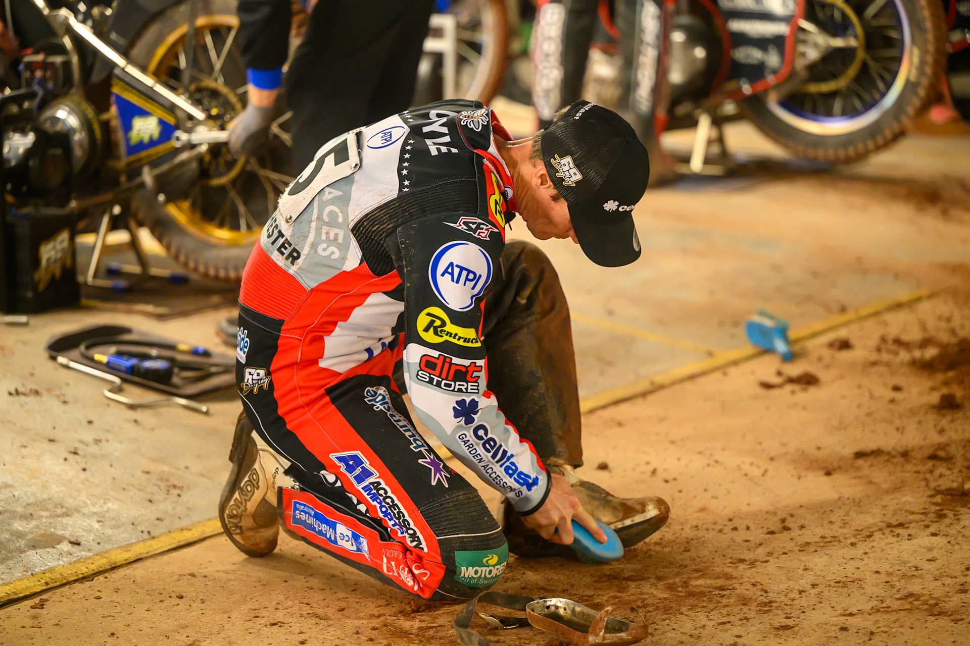 Jason Doyle of Belle Vue Aces  cleans off the wet shale from his boots during the Rowe Motor Oil Premiership Grand Final 2nd Leg between Belle Vue Aces and Sheffield Tigers at the National Speedway Stadium, Manchester on Friday 16th October 2026. (Photo: Ian Charles | MI News)