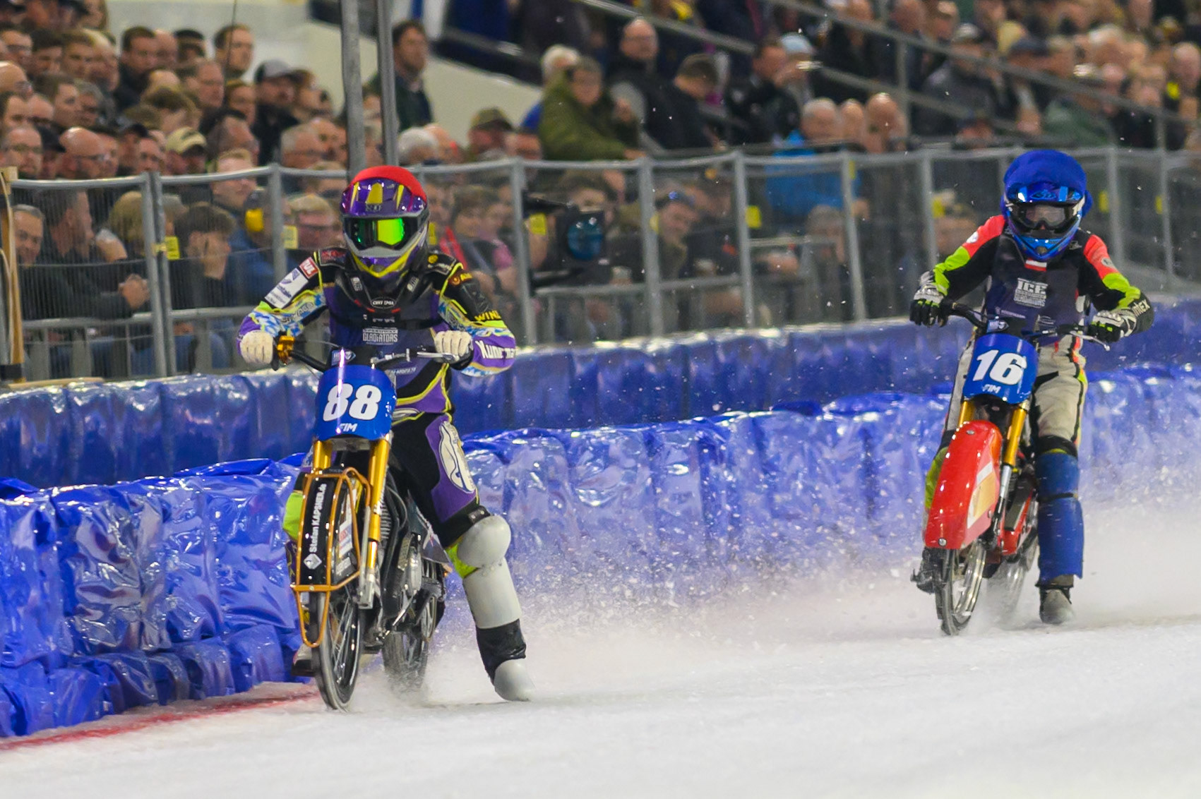Max Niedermaier (88) of Germany  in Red leading Wild Card Harald Simon (16) of Austria in Blue during the FIM Ice Speedway Gladiators World Championship Final 3 at Ice Rink Thialf, Heerenveen on Saturday 11th April 2026. (Photo: Ian Charles | MI News)
